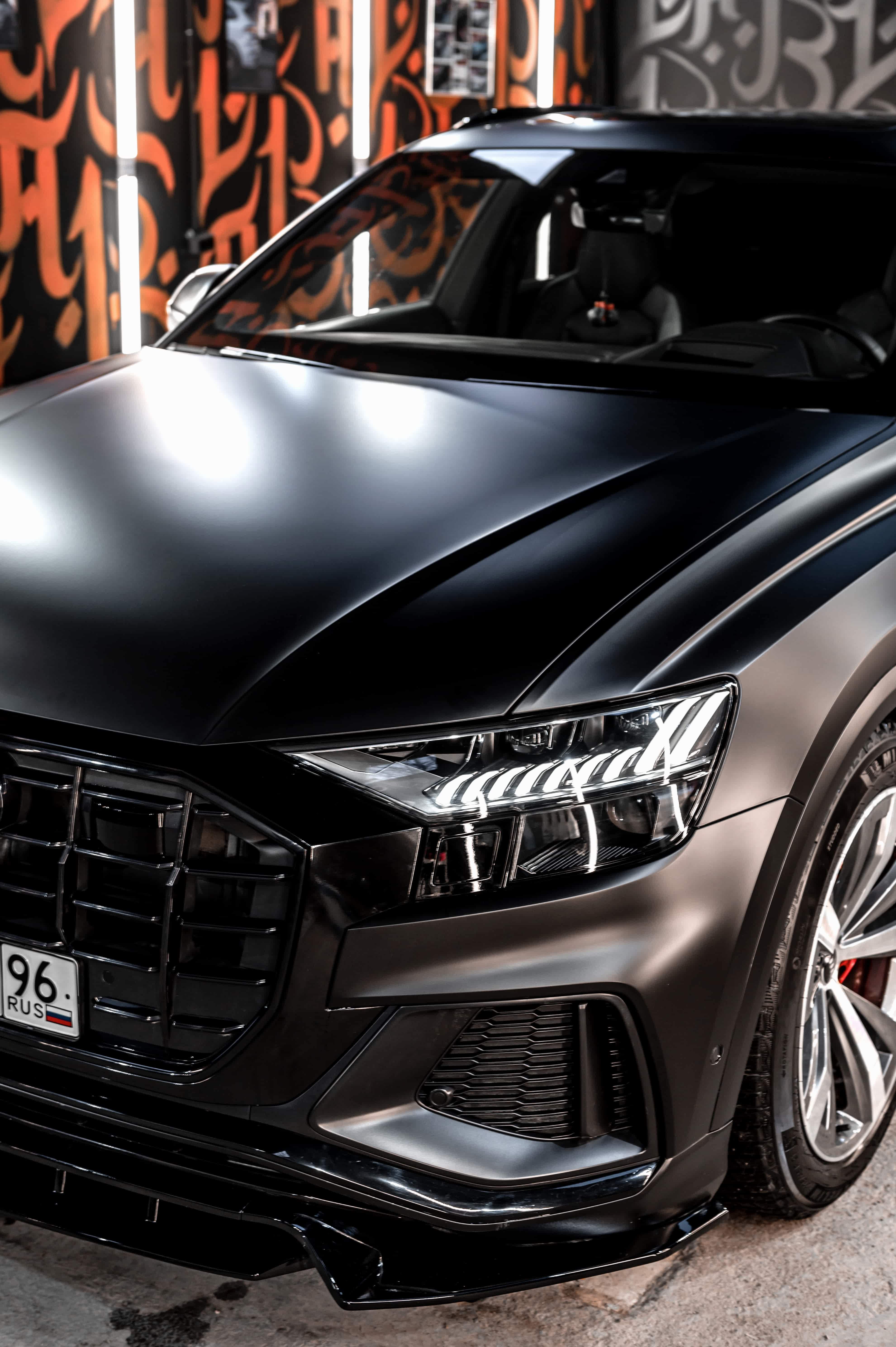 Audi Q8 - Полная оклейка в прозрачный матовый полиуретан