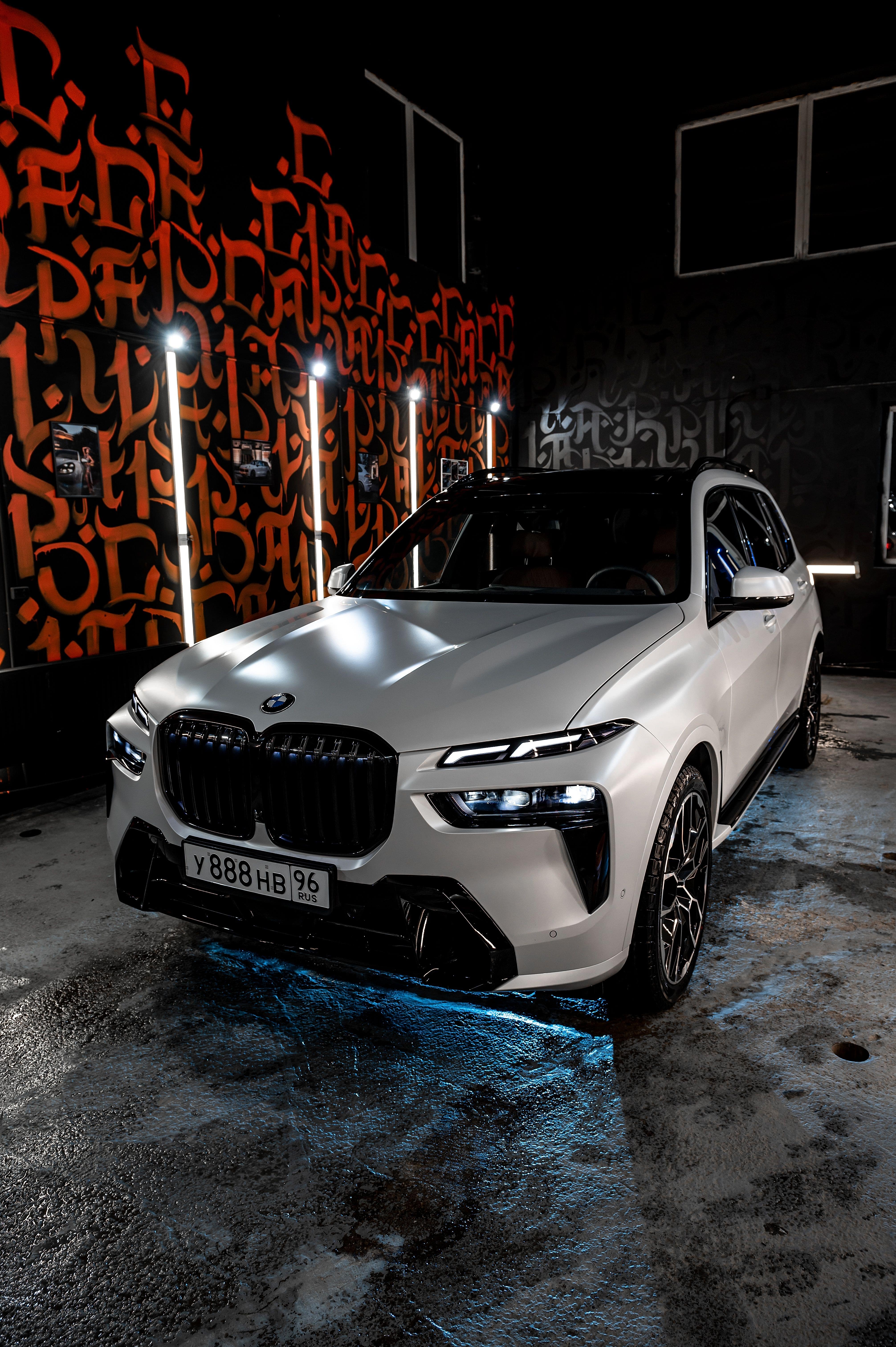 BMW X7 G07 - Полная оклейка в матовый сатин.